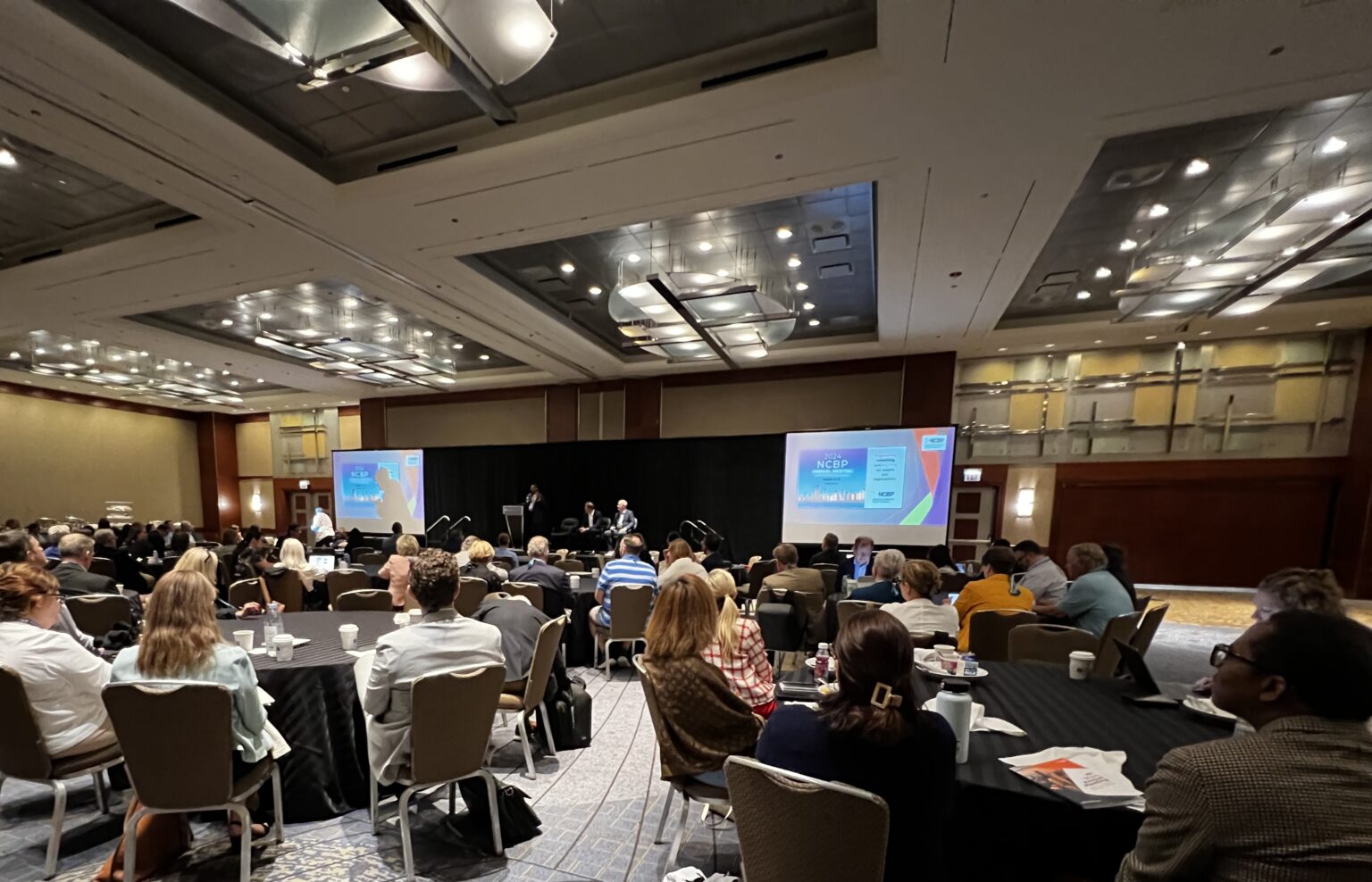 Mitch Jackson speaking to an association audience in Chicago